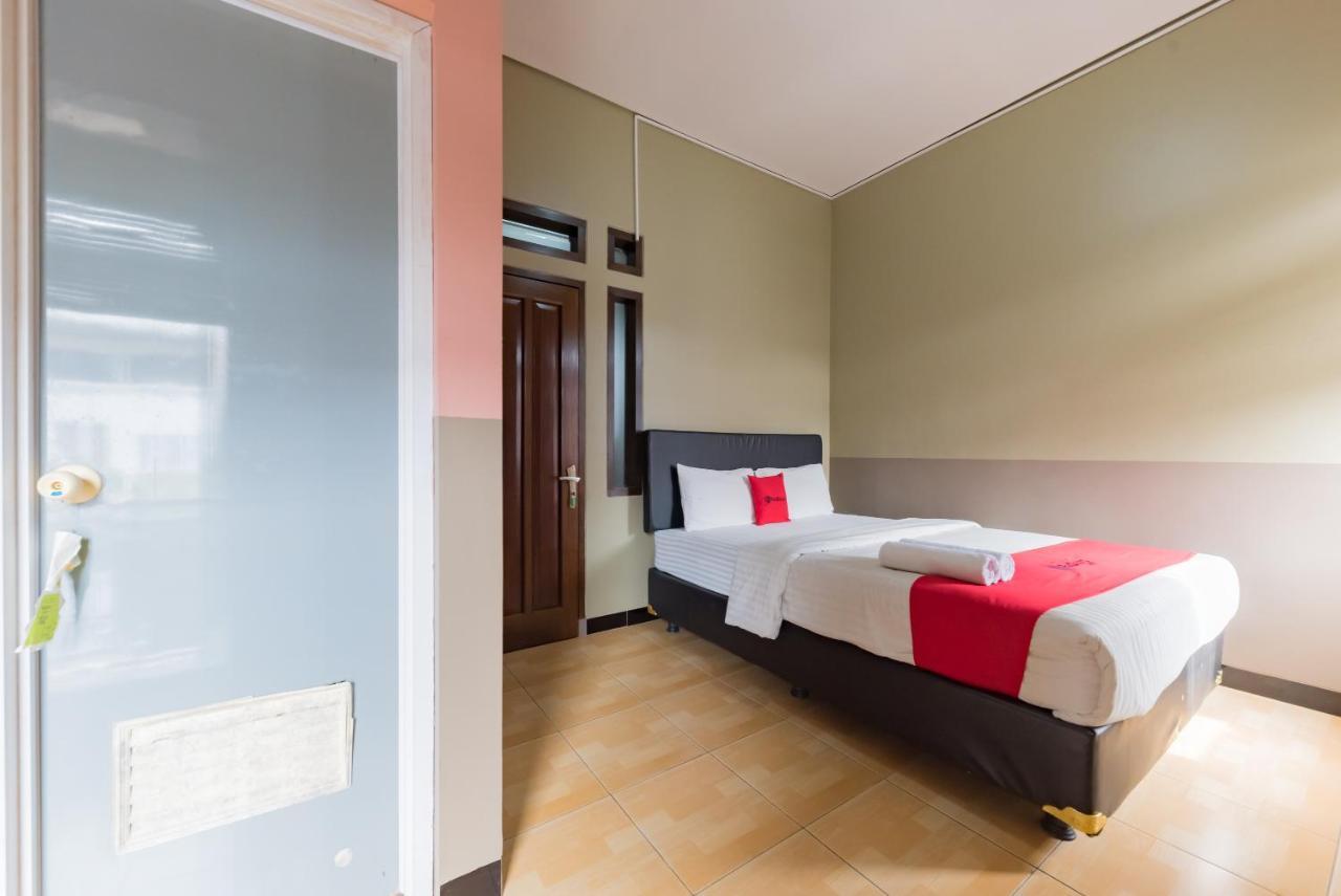 Reddoorz Syariah Near Politeknik Negeri Bandung Campus Hotel Cimahi Exterior photo